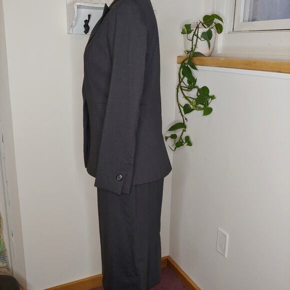 Pendleton Grey 2-Piece Wool Suit, 6/8 - Picture 3 of 8